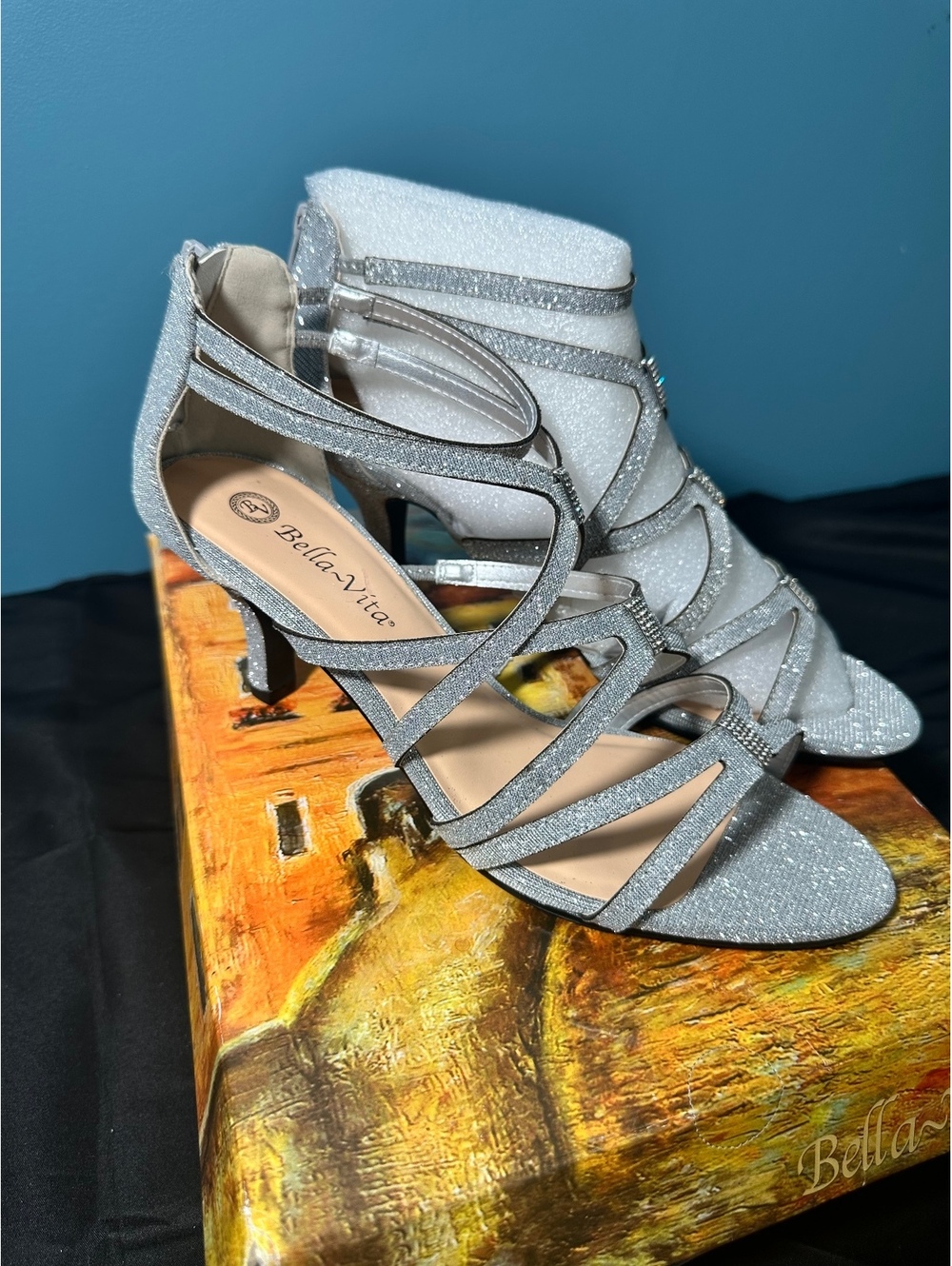 Bella Vita Silver Glitter Strappy Kitten Heel Sandals Size 9 WW